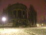 Ferrara, la città di notte - Nevicata del giorno di Santo Stefano 2001 - L'acquedotto di Piazza XXIV Maggio