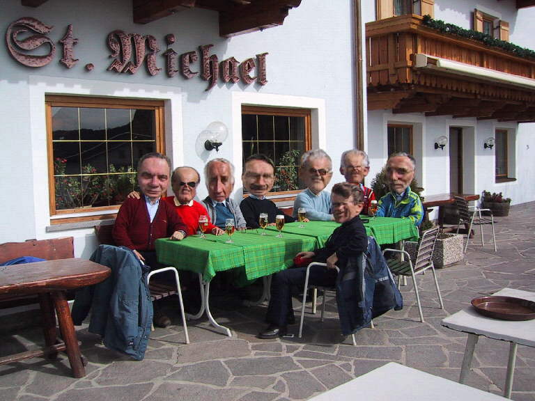 Immagini - Ferrara di notte - Alianti - Da sinistra: Andrea, Gigi, Cin, Romano, Gianni, Icio, Giovanni e Gianca