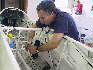 Volo a vela immagini di alianti - Riccardo Mosca è il tecnico che sta facendo l'impianto elettrico.